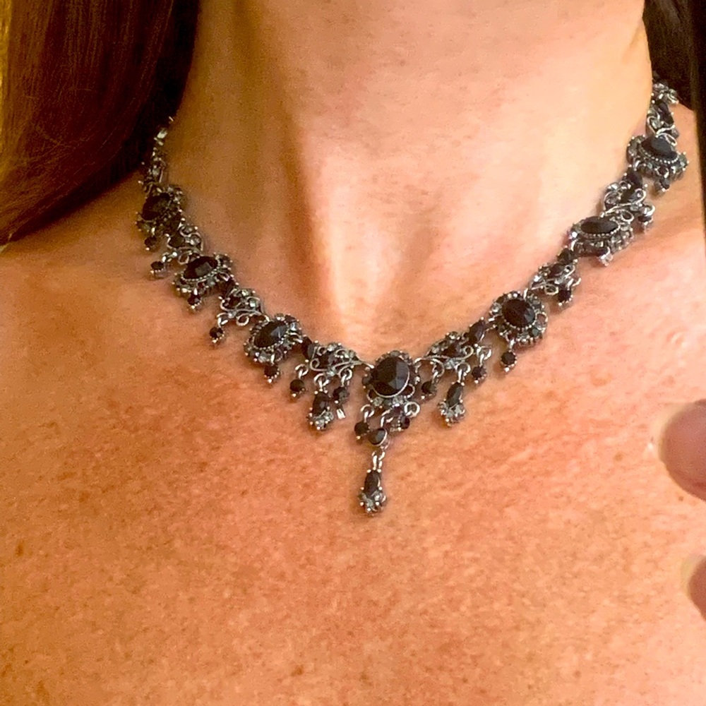 Intricate lace like silver necklace & earrings set